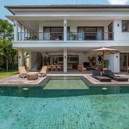 Villa Lisy - Spacious 4Br Villa With Large Swimming Pool