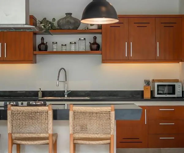 Villa Lisy - Spacious 4br With Large Swimming Pool *