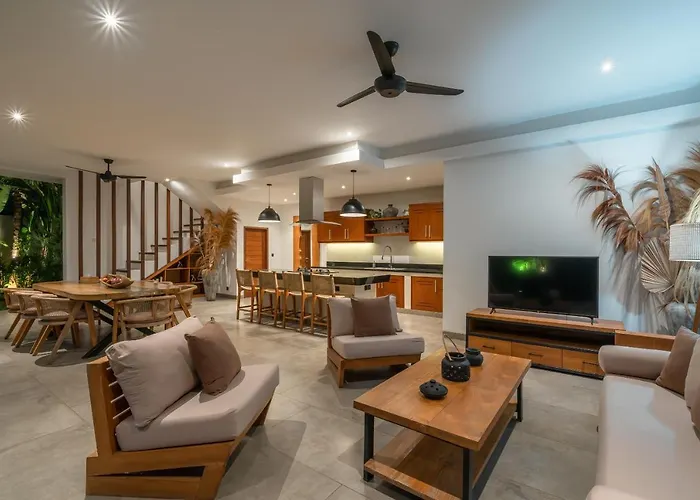 Lisy - Spacious 4br With Large Swimming Pool Canggu (Bali)