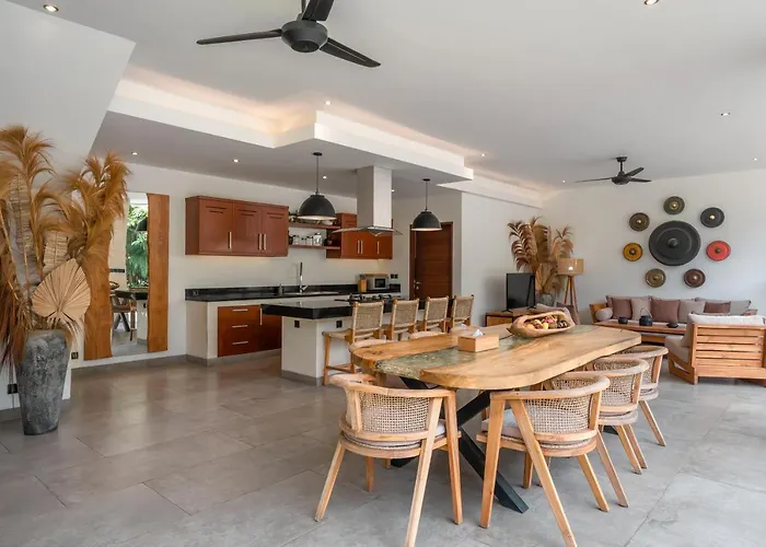Lisy - Spacious 4br With Large Swimming Pool Canggu (Bali)
