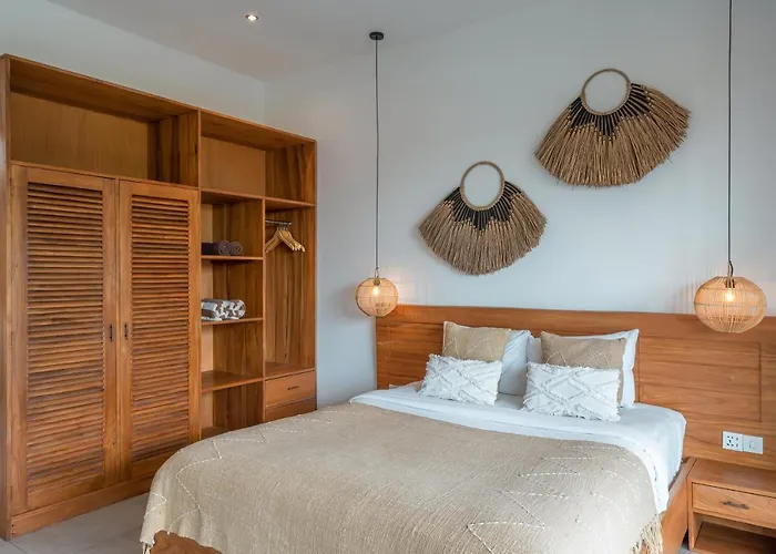Lisy - Spacious 4br With Large Swimming Pool Villa