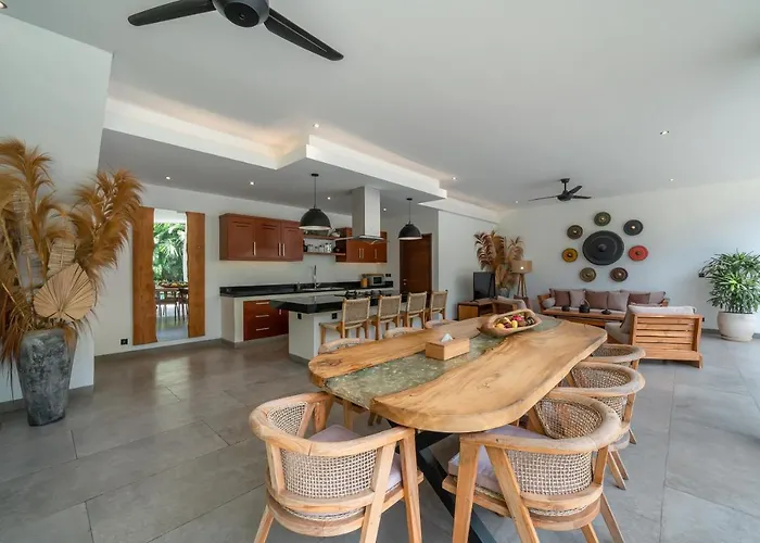 Villa Lisy - Spacious 4br With Large Swimming Pool *