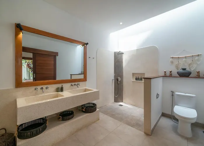 Villa Lisy - Spacious 4br With Large Swimming Pool