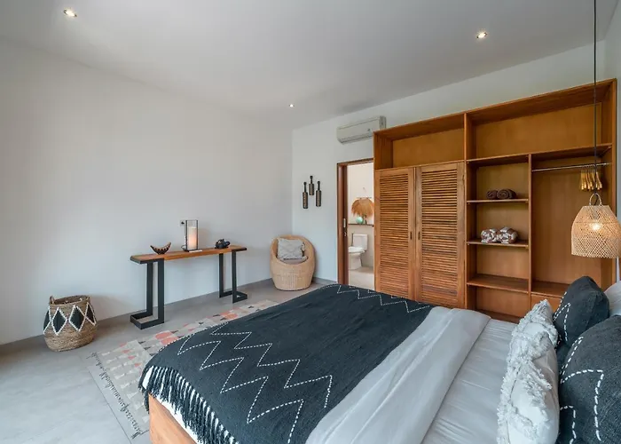 Villa Lisy - Spacious 4br With Large Swimming Pool Canggu (Bali)