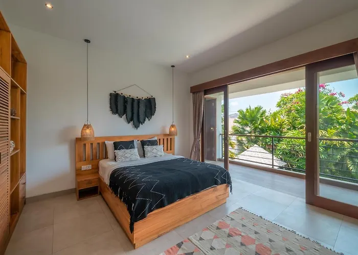 Lisy - Spacious 4br With Large Swimming Pool * Canggu (Bali)