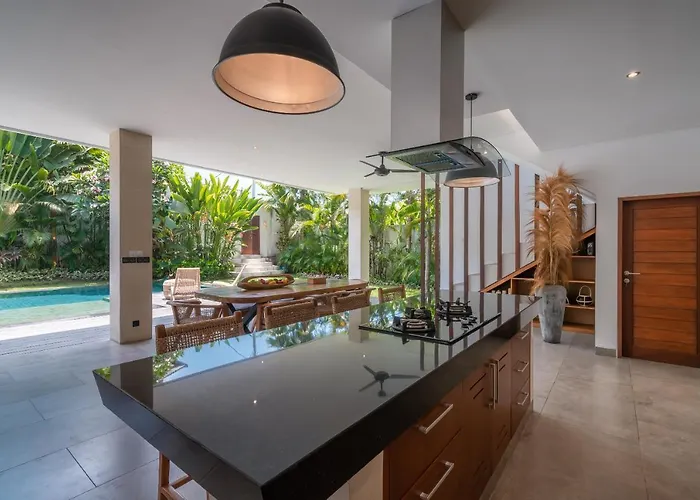 Villa Lisy - Spacious 4br With Large Swimming Pool *