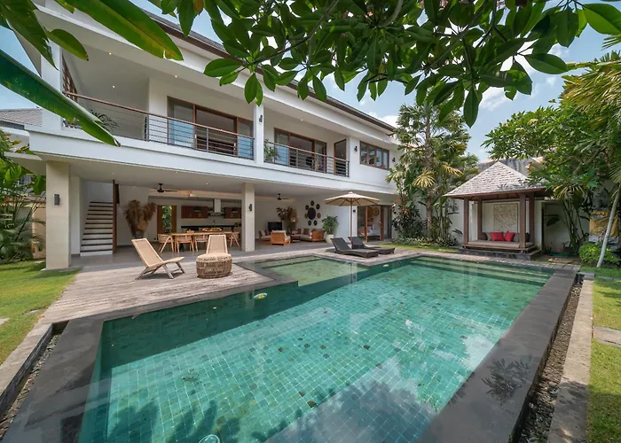 Villa Lisy - Spacious 4br With Large Swimming Pool