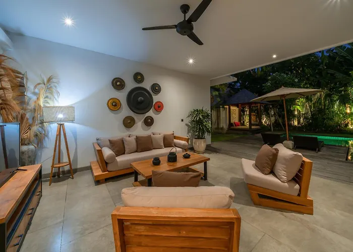 Lisy - Spacious 4br With Large Swimming Pool Canggu (Bali)