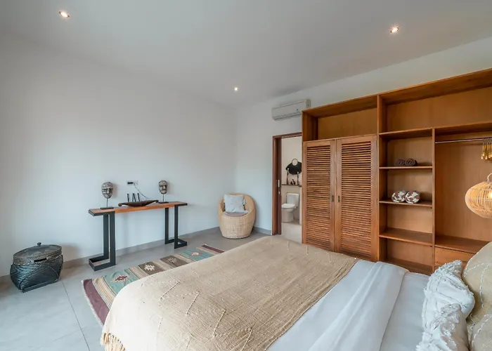 Lisy - Spacious 4br With Large Swimming Pool Villa