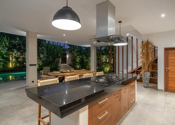 Lisy - Spacious 4br With Large Swimming Pool