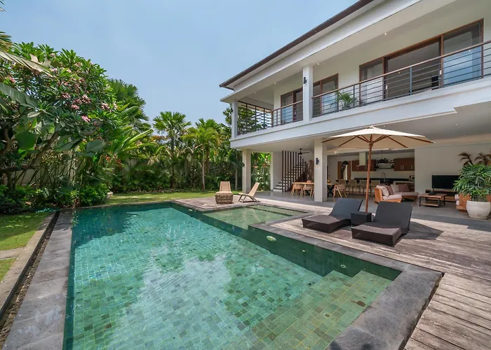 Lisy - Spacious 4br With Large Swimming Pool Villa