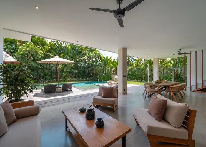 Lisy - Spacious 4br With Large Swimming Pool Villa *