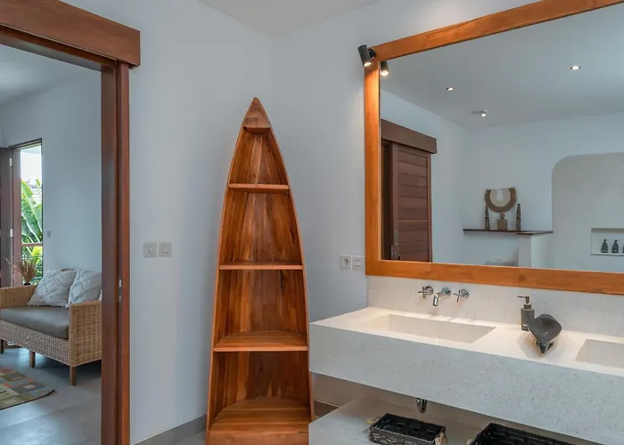 Lisy - Spacious 4br With Large Swimming Pool