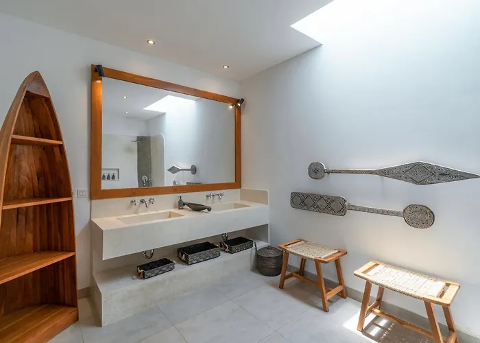 Lisy - Spacious 4br With Large Swimming Pool *