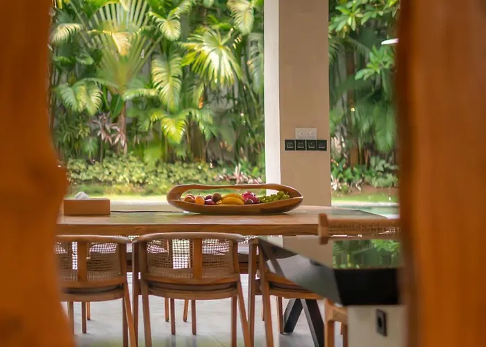 Lisy - Spacious 4br With Large Swimming Pool Canggu (Bali)
