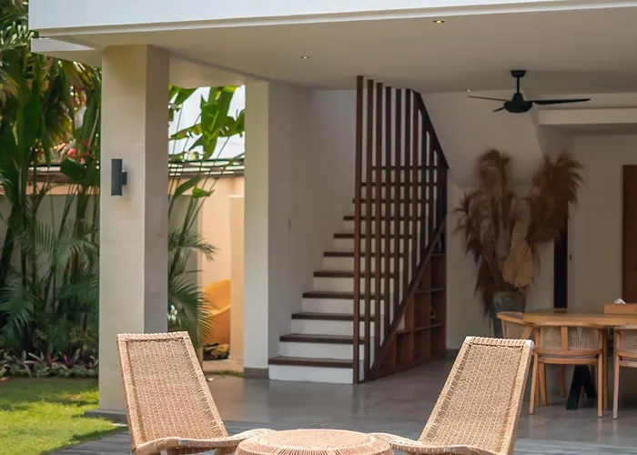 Lisy - Spacious 4br With Large Swimming Pool Villa